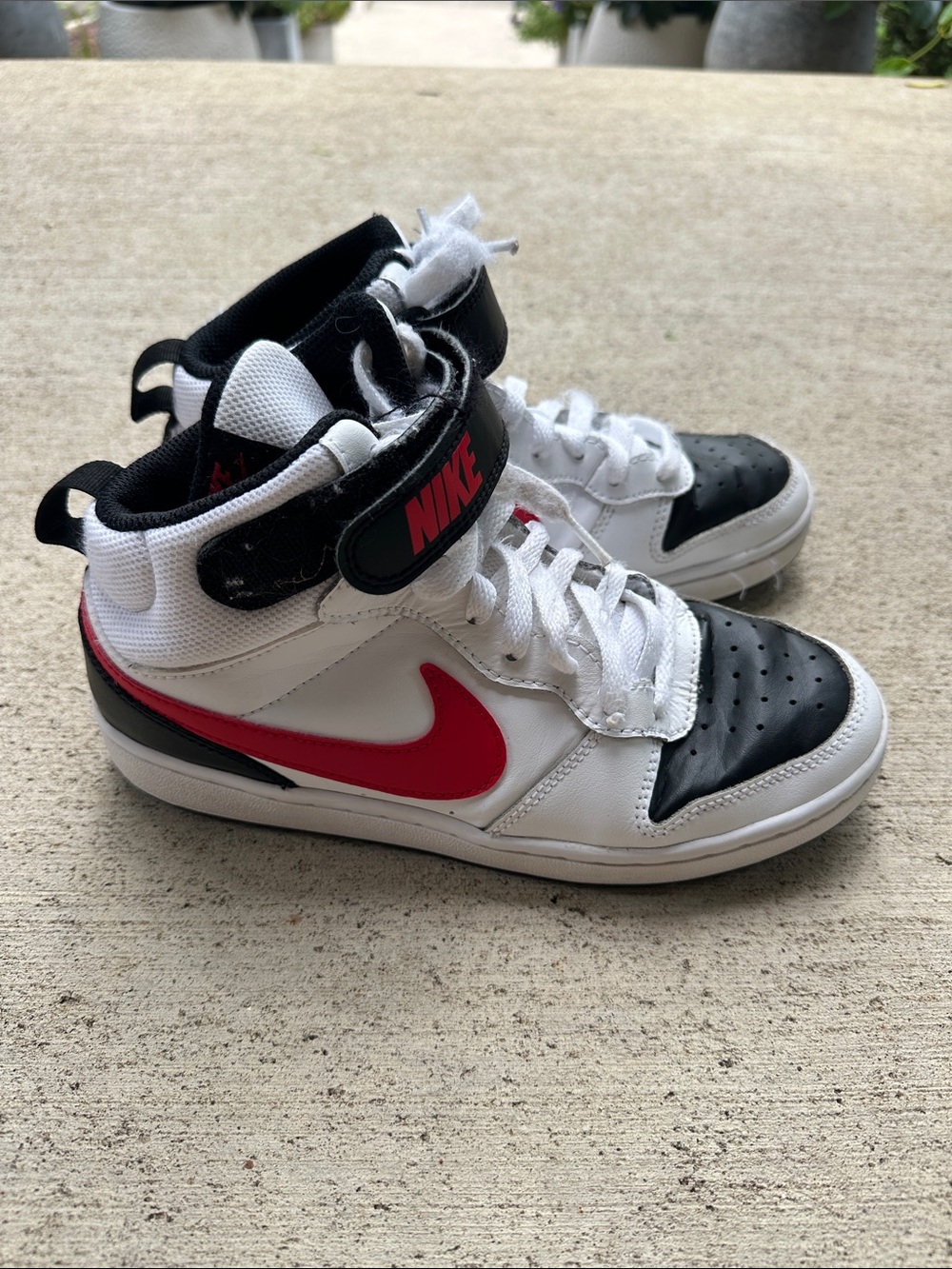 Nike court borough mid size 5.5 boys shoes.